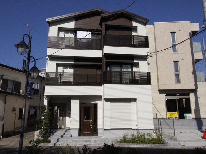 物件外観写真3　(エントランス部分)