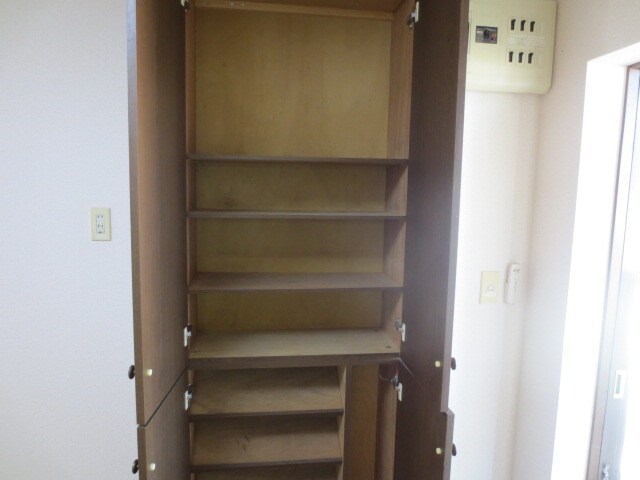 物件内観写真8　(靴箱)