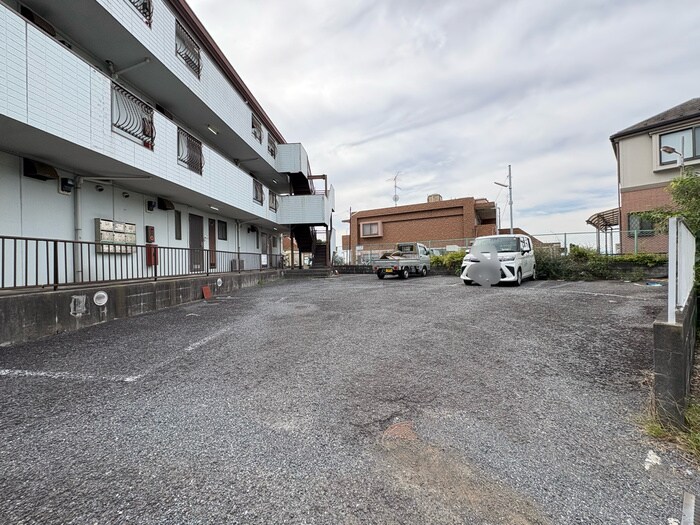 物件外観写真5　(駐車場)