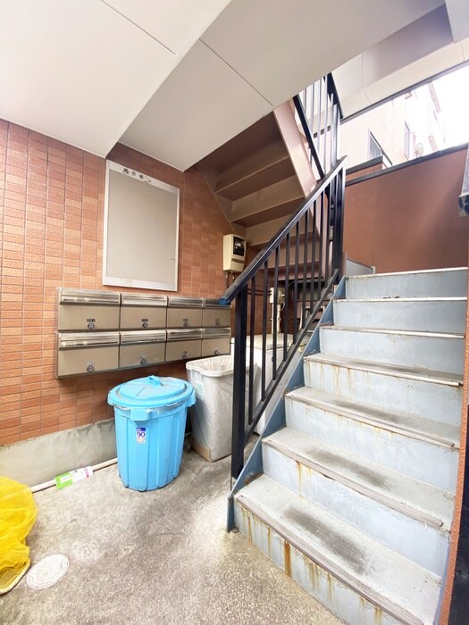 物件外観写真2　(エントランス部分)