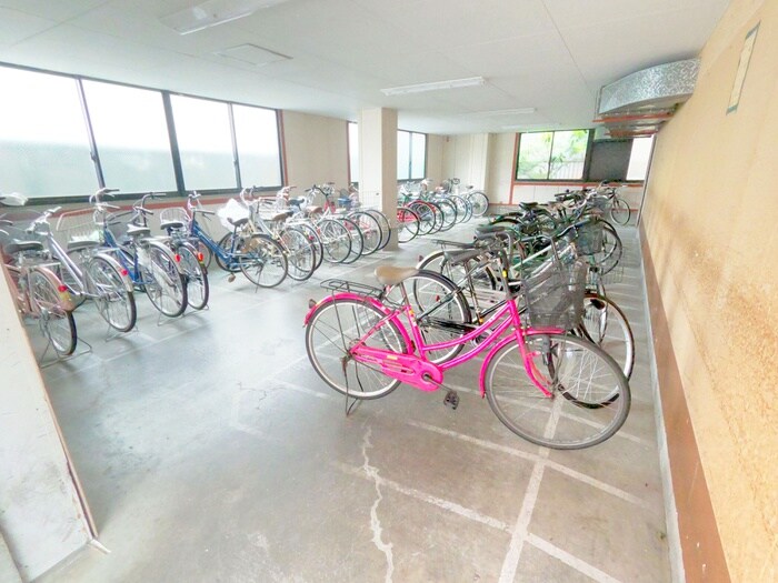 物件外観写真6　(駐輪場)