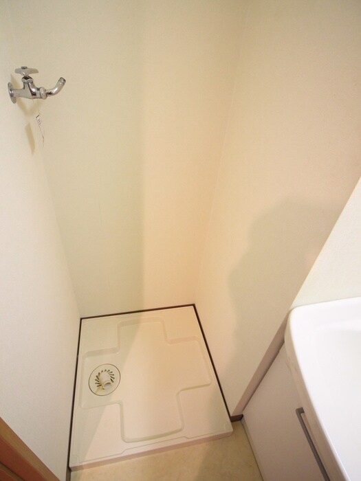 物件内観写真16　(洗濯機置場)