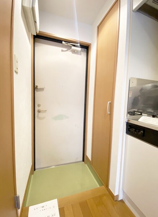 物件内観写真18　(玄関)