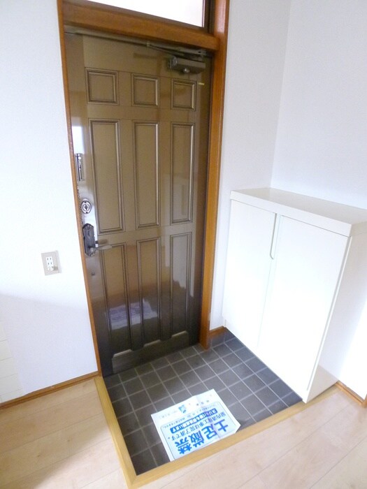 物件内観写真16　(玄関)