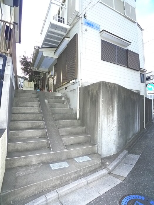 物件外観写真2　(エントランス部分)