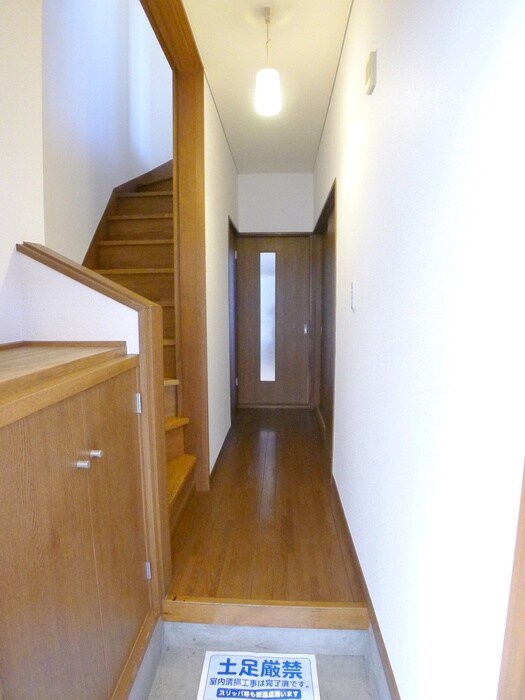 物件内観写真12　(玄関)