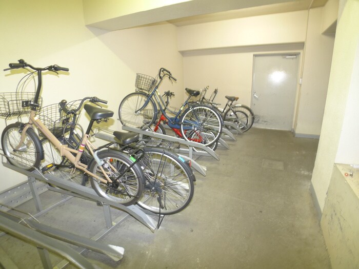 物件外観写真5　(駐輪場)