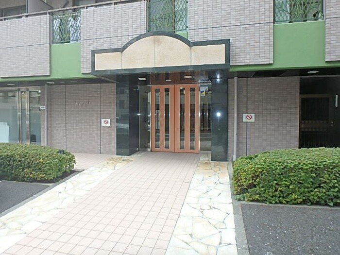 物件外観写真2　(エントランス部分)