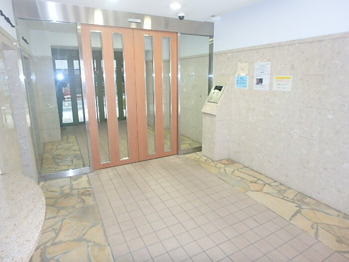 物件外観写真4　(エントランス部分)