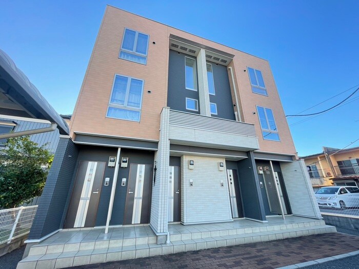 物件外観写真2　(エントランス部分)