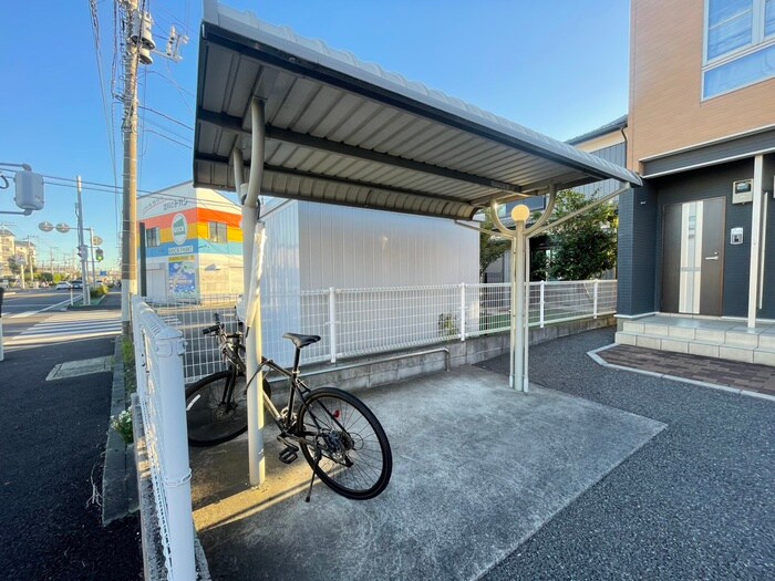 物件外観写真4　(駐輪場)
