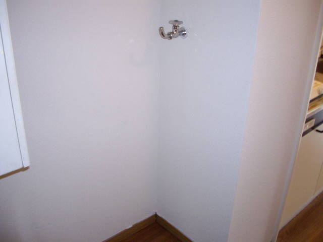 物件内観写真11　(洗濯機置場)