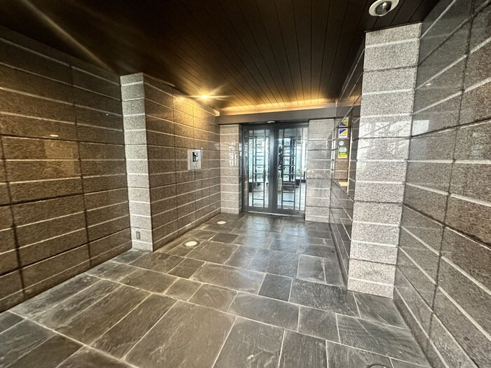 物件外観写真4　(エントランス部分)