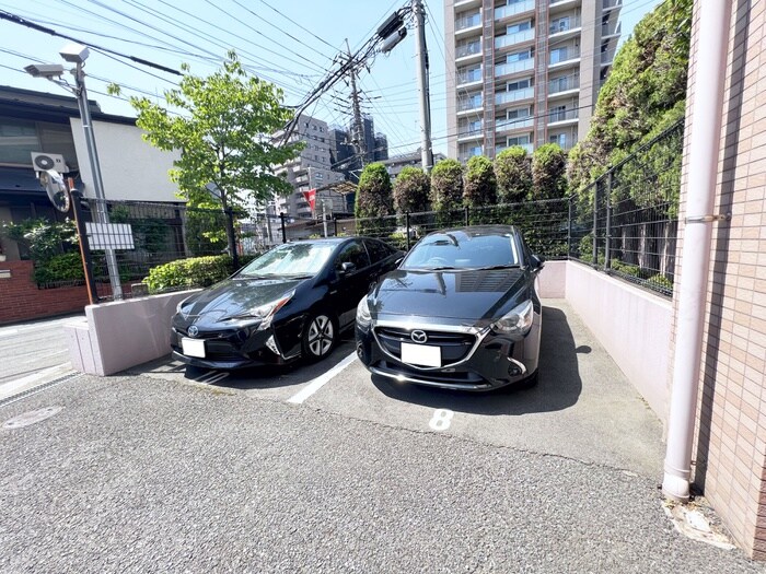 物件外観写真4　(駐車場)