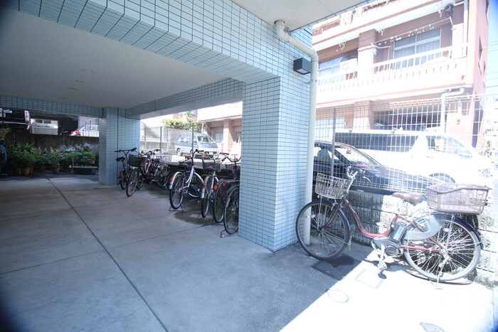 物件外観写真5　(駐輪場)