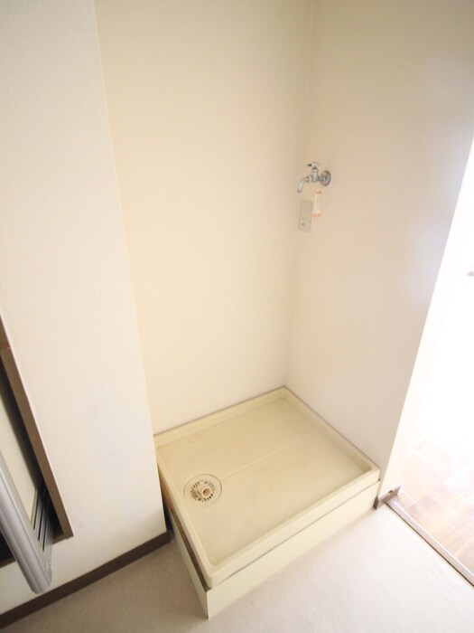 物件内観写真12　(洗濯機置場)