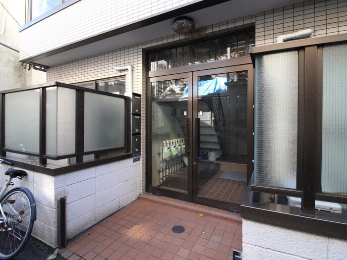物件外観写真3　(エントランス部分)