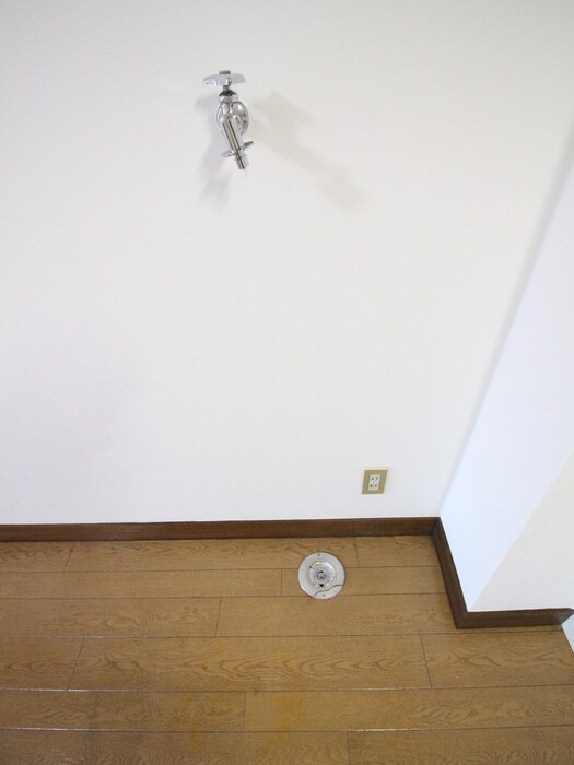 物件内観写真11　(洗濯機置場)