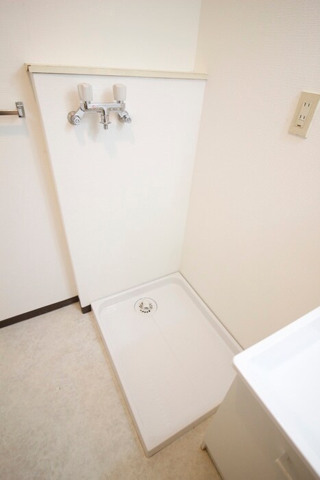 物件内観写真10　(洗濯機置場)