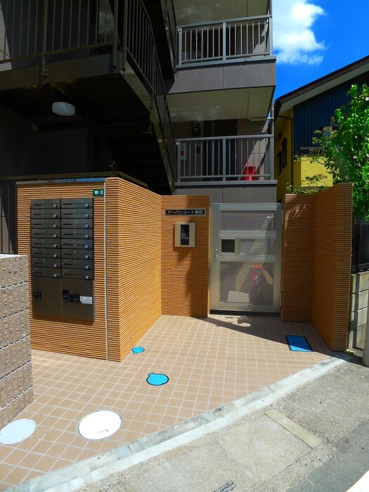 物件外観写真2　(エントランス部分)