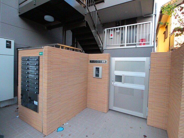 物件外観写真3　(エントランス部分)