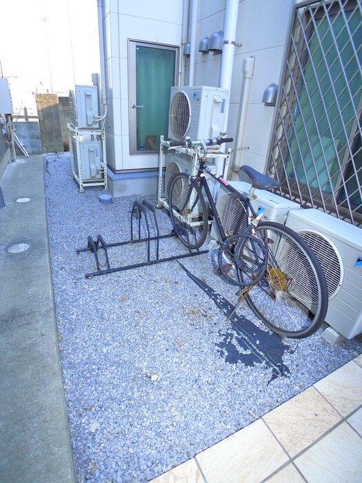 物件外観写真5　(駐輪場)