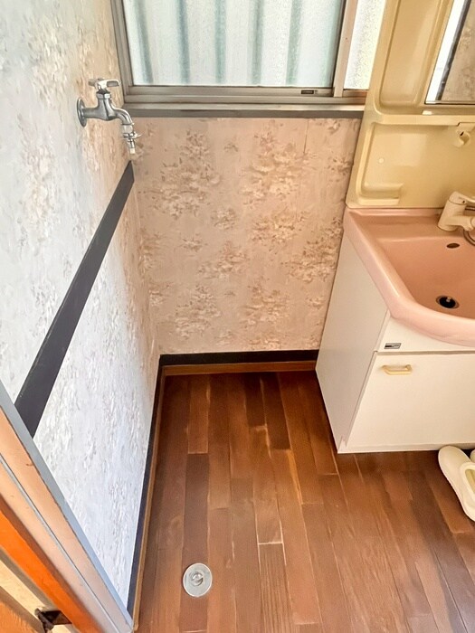 物件内観写真7　(洗濯機置場)