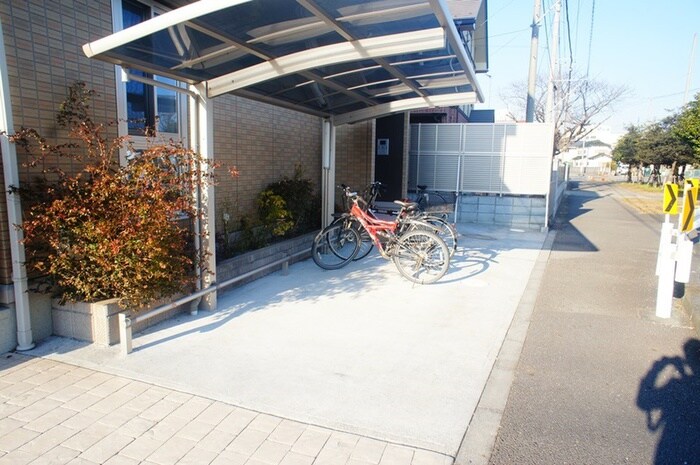 物件外観写真5　(駐輪場)