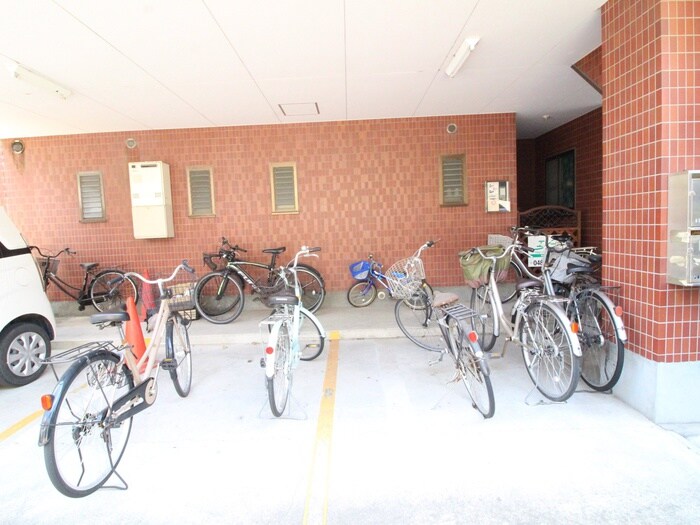 物件外観写真5　(駐輪場)