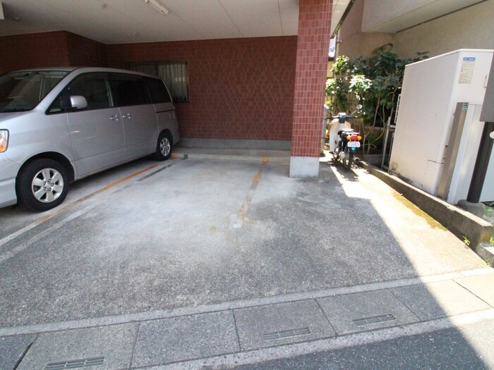 物件外観写真6　(駐車場)