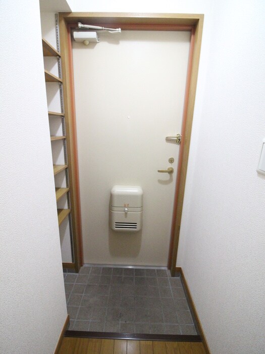 物件内観写真16　(玄関)