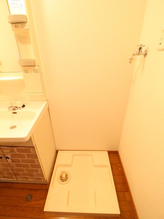 物件内観写真17　(洗濯機置場)