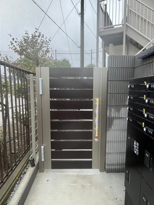 物件外観写真2　(エントランス部分)