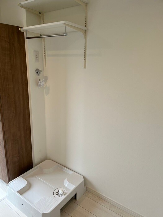 物件内観写真12　(洗濯機置場)