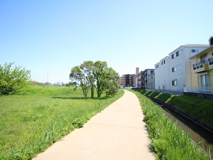 物件外観写真3　(周辺環境)