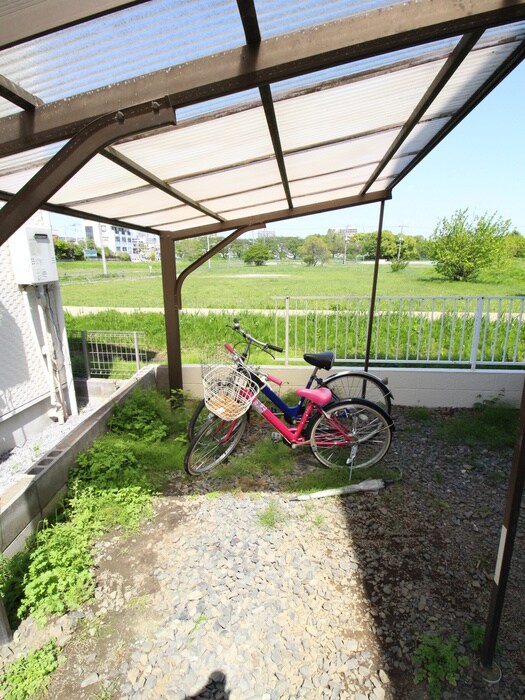 物件外観写真4　(駐輪場)