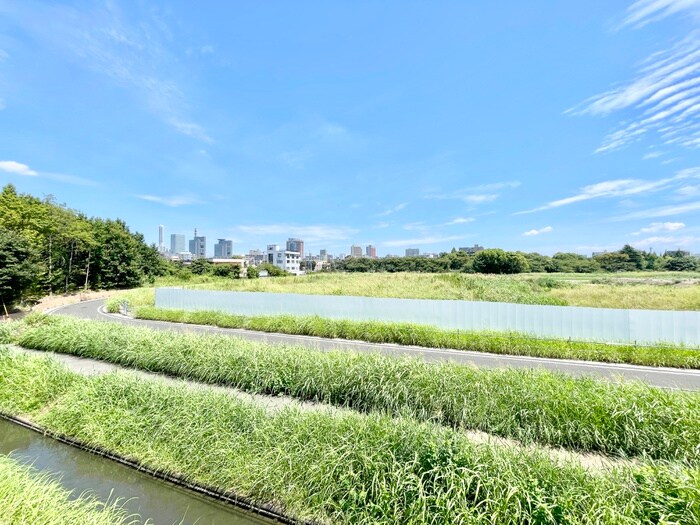 物件内観写真16　(室内からの展望)