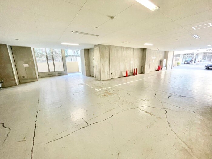 物件外観写真4　(駐車場)