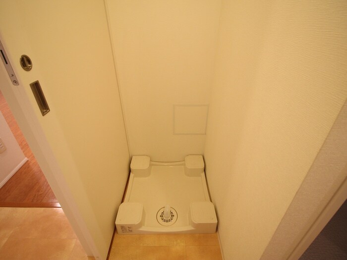 物件内観写真10　(洗濯機置場)