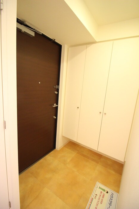 物件内観写真16　(玄関)
