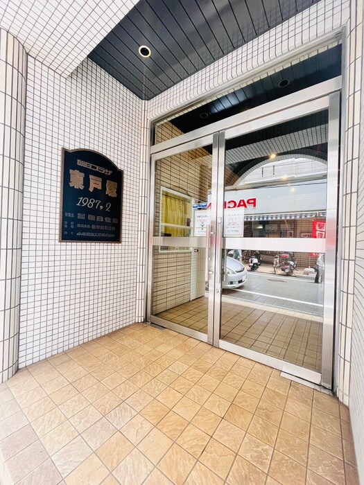 物件外観写真4　(エントランス部分)