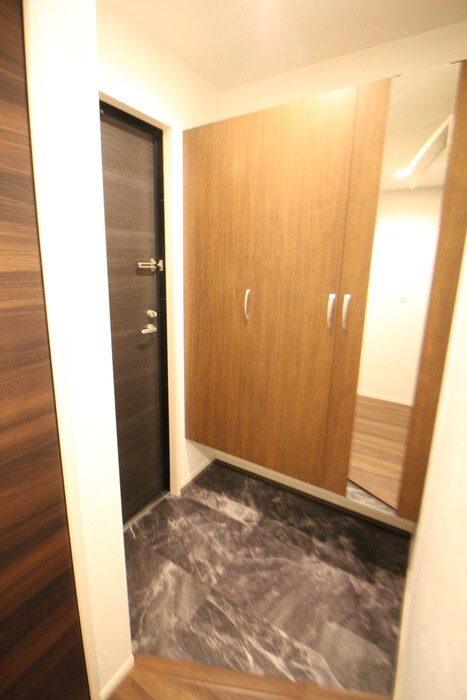 物件内観写真7　(玄関)