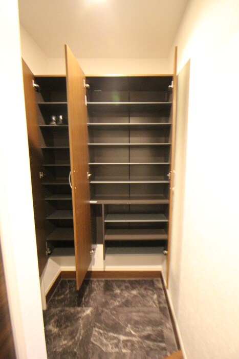 物件内観写真8　(靴箱)