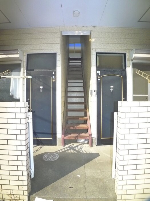 物件外観写真4　(エントランス部分)