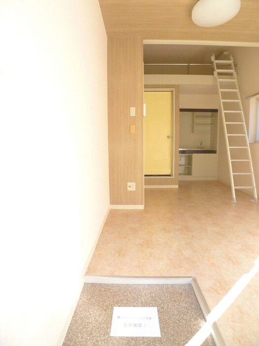 物件内観写真16　(玄関)