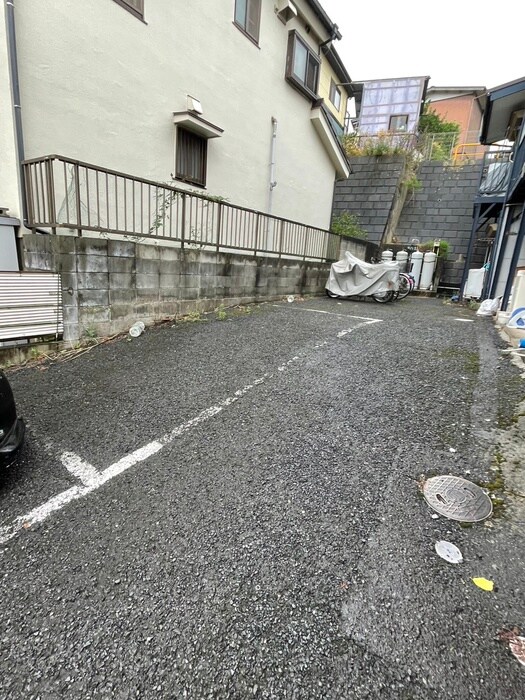 物件外観写真3　(駐車場)