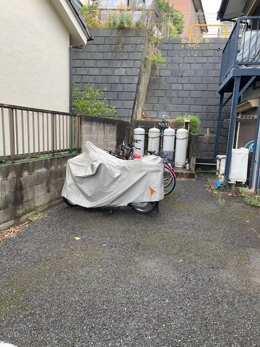 物件外観写真4　(駐輪場)