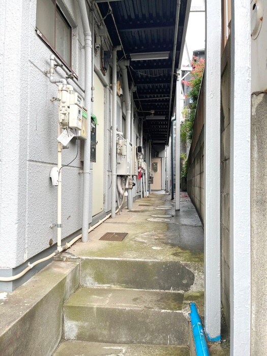 物件外観写真5　(エントランス部分)