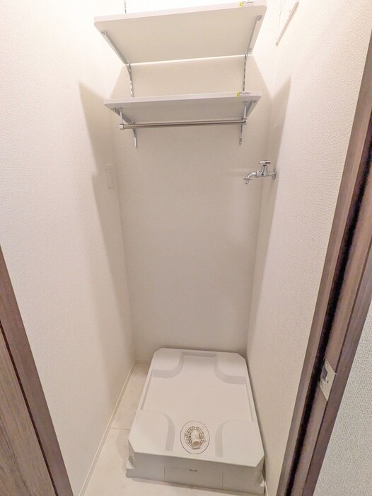 物件内観写真16　(洗濯機置場)