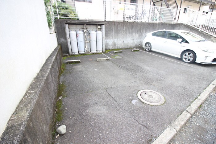 物件外観写真4　(駐車場)